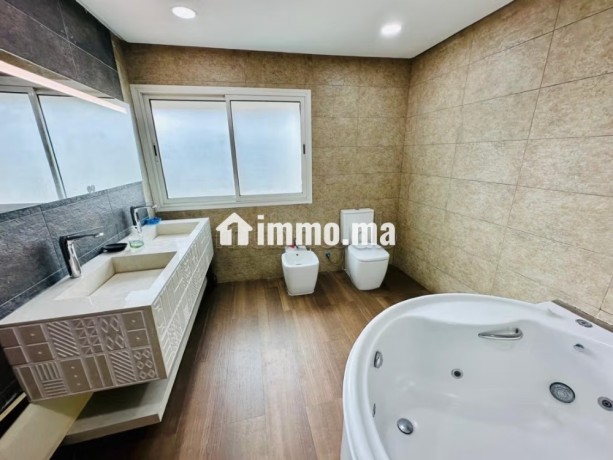villa-de-luxe-a-vendre-a-harhoura-4-chambres-agreables-porte-blindee-et-chauffage-central-big-3