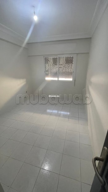 Bureaux à l'achat à Agdal.
Superficie 116 m².
Ascenseur et garage - Vente Immobilier - Rabat - photo 6
