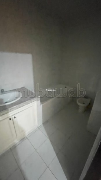 Bureaux à l'achat à Agdal.
Superficie 116 m².
Ascenseur et garage - Vente Immobilier - Rabat - photo 8