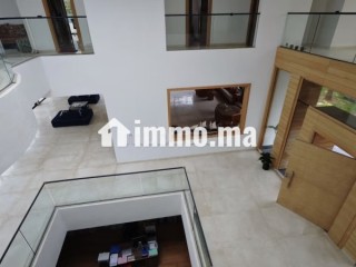 Somptueuse villa à vendre à Souissi. 4 pièces confortables. Porte blindée et parabole - Villa à vendre - Rabat