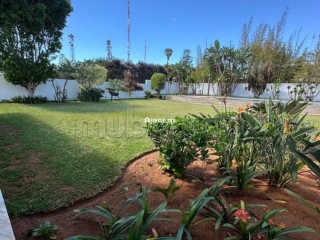 Somptueuse villa à vendre à Souissi. 4 pièces confortables. Porte blindée et parabole - Villa à vendre - Rabat