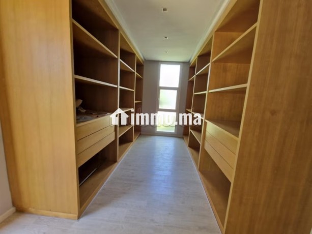 somptueuse-villa-a-vendre-a-souissi-4-pieces-confortables-porte-blindee-et-parabole-big-5