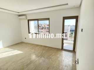 Vend appartement en Hassan Centre Ville. 1 Pièce. Avec ascenseur et terrasse - Appartement à vendre - Rabat