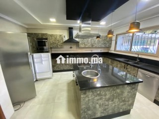Somptueuse villa à vendre à Souissi. 5 belles chambres. Concierge et climatisation - Villa à vendre - Rabat