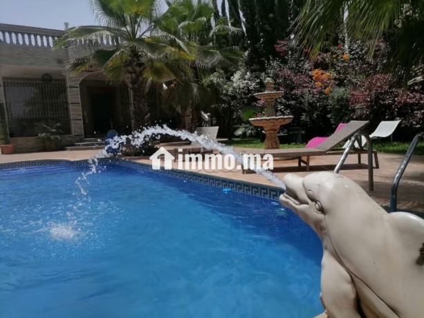 belle-villa-avec-piscine-en-pleine-nature-big-0