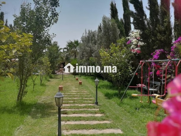 belle-villa-avec-piscine-en-pleine-nature-big-13