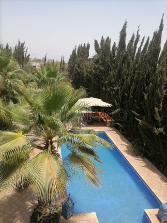 belle-villa-avec-piscine-en-pleine-nature-big-1