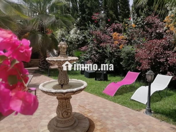 belle-villa-avec-piscine-en-pleine-nature-big-2