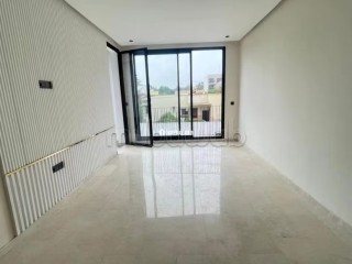 tres-beau-studio-vide-neuf-jamais-habite-a-louer-oasis