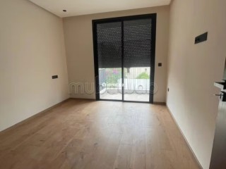 Tres beau studio vide neuf jamais habité à louer oasis - Appartement à louer - Casablanca