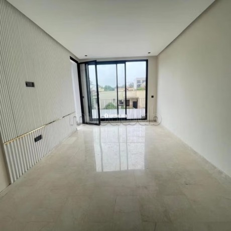 tres-beau-studio-vide-neuf-jamais-habite-a-louer-oasis-big-0