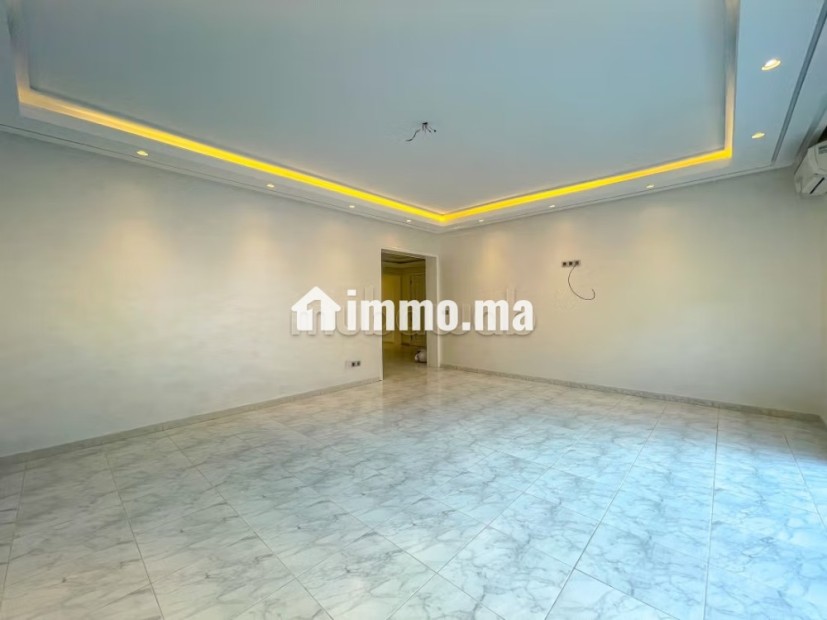Très bel appartement en location à Racine. 4 pièces confortables. Système de parabole et résidence sécurisée - Location Immobilier - Casablanca - photo 3