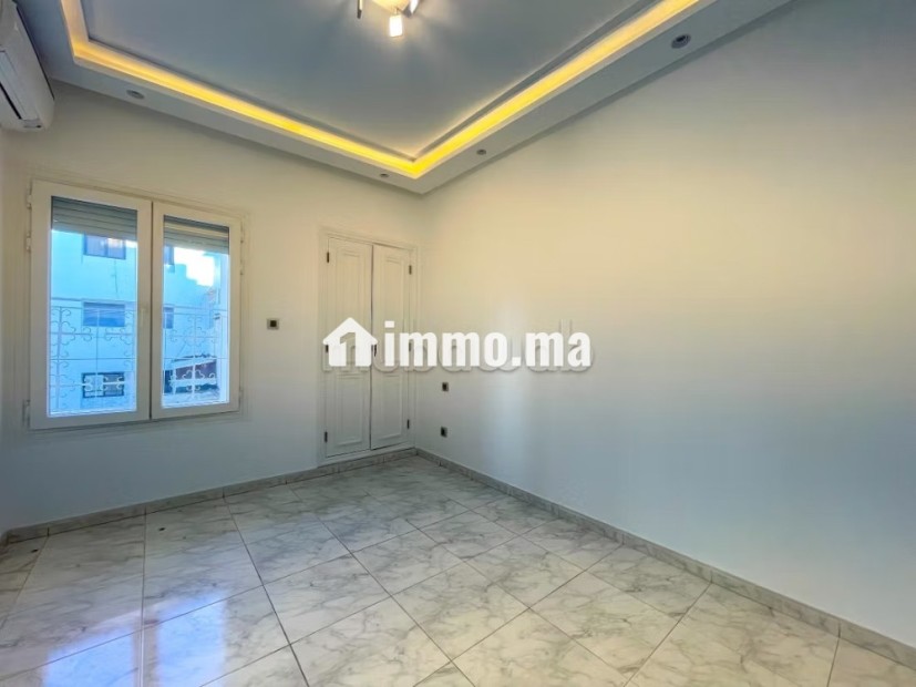 Très bel appartement en location à Racine. 4 pièces confortables. Système de parabole et résidence sécurisée - Location Immobilier - Casablanca - photo 8