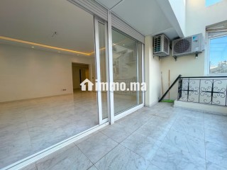 Très bel appartement en location à Racine. 4 pièces confortables. Système de parabole et résidence sécurisée - Appartement à louer - Casablanca
