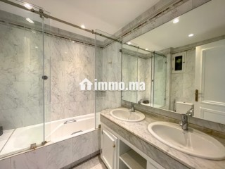 Très bel appartement en location à Racine. 4 pièces confortables. Système de parabole et résidence sécurisée - Appartement à louer - Casablanca