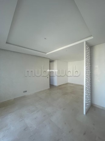 superbe-appartement-avec-vue-sur-piscine-et-jardin-big-3