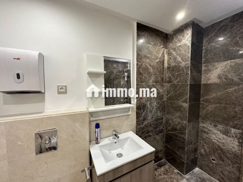Beaux bureaux à louer à Bourgogne Ouest. Surface de 65 m². Avec ascenseur - Location Immobilier - Casablanca - photo 3
