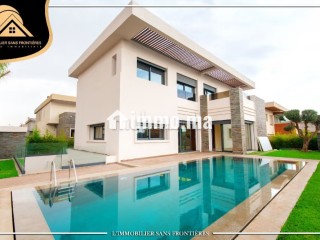 villa-moderne-vide-a-louer-residence-golfique-piscine-et-jardin-prives-route-ourika