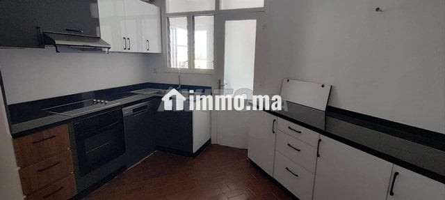 Un magnifique appartement à la place Pietri - Location Immobilier - Rabat - photo 2