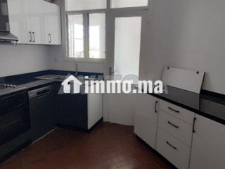 Un magnifique appartement à la place Pietri - Appartement à louer - Rabat