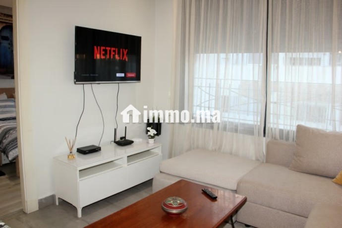cosy-studio-a-a-louer-en-plein-triangle-dor-big-9