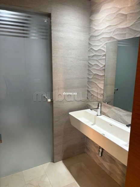 Superbe villa à louer à Riyad. Superficie 400 m². Système de parabole et salon marocain - Location Immobilier - Rabat - photo 4