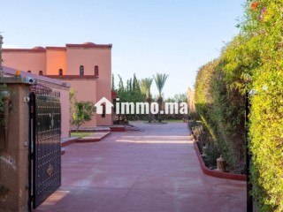 location-saisonniere-villa-haut-standing-a-route-de-lourika-5-chambres-agreables-prestation-de-conciergerie-belle-piscine