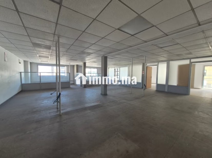 Bureaux à louer à Maârif. Superficie 300 m². Ascenseur et terrasse - Location Immobilier - Casablanca - photo 1