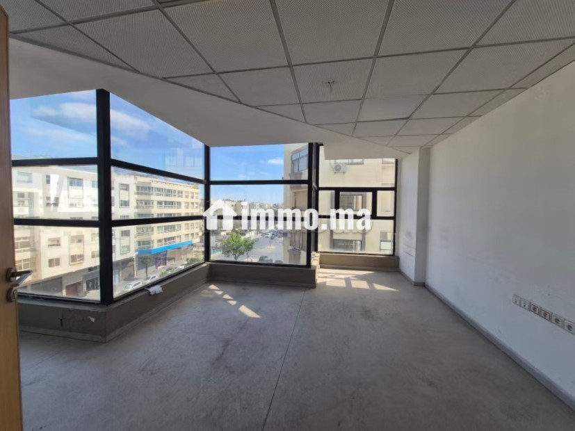 Bureaux à louer à Maârif. Superficie 300 m². Ascenseur et terrasse - Location Immobilier - Casablanca - photo 4