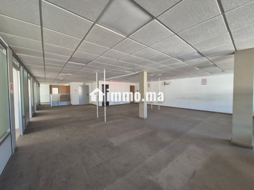 Bureaux à louer à Maârif. Superficie 300 m². Ascenseur et terrasse - Location Immobilier - Casablanca - photo 6