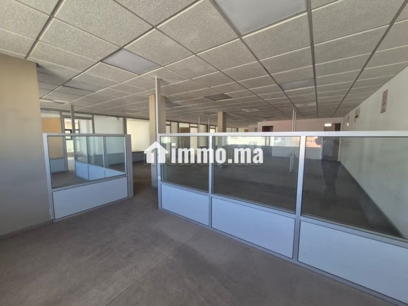 Bureaux à louer à Maârif. Superficie 300 m². Ascenseur et terrasse - Location Immobilier - Casablanca - photo 8