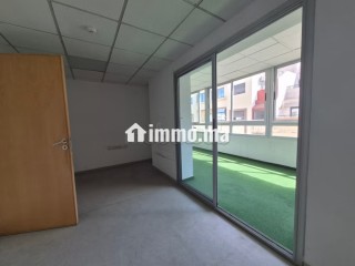 Bureaux à louer à Maârif. Superficie 300 m². Ascenseur et terrasse - Bureau à louer - Casablanca