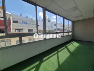 Bureaux à louer à Maârif. Superficie 300 m². Ascenseur et terrasse - Bureau à louer - Casablanca