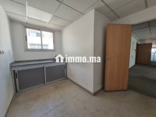 Bureaux à louer à Maârif. Superficie 300 m². Ascenseur et terrasse - Bureau à louer - Casablanca