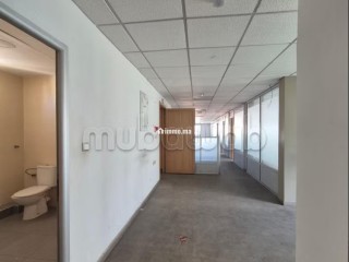 Bureaux à louer à Maârif. Superficie 300 m². Ascenseur et terrasse - Bureau à louer - Casablanca