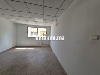Bureaux à louer à Maârif. Superficie 300 m². Ascenseur et terrasse - Bureau à louer - Casablanca
