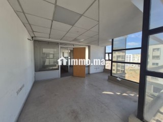 Bureaux à louer à Maârif. Superficie 300 m². Ascenseur et terrasse - Bureau à louer - Casablanca