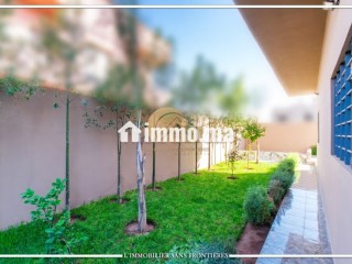 Villa spacieuse avec piscine et jardin à vendre à Targa - Villa à vendre - Marrakech