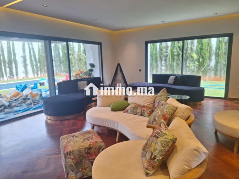 Villa de luxe à vendre à Dar Bouazza.
Surface de 420 m².
Jardin - Vente Immobilier - Dar Bouazza - photo 5