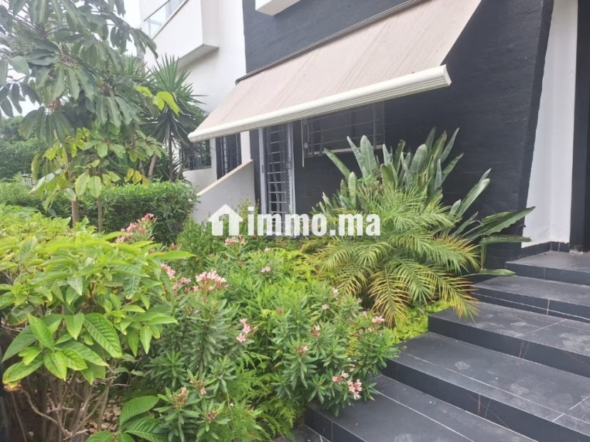 Villa de luxe à vendre à Dar Bouazza.
Surface de 420 m².
Jardin - Vente Immobilier - Dar Bouazza - photo 6