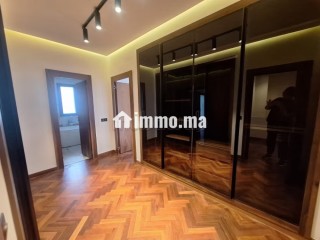 Villa de luxe à vendre à Dar Bouazza.
Surface de 420 m².
Jardin - Villa à vendre - Dar Bouazza