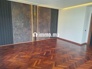 Villa de luxe à vendre à Dar Bouazza.
Surface de 420 m².
Jardin - Villa à vendre - Dar Bouazza