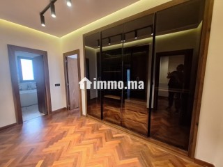Villa de luxe à vendre à Dar Bouazza.
Surface de 420 m².
Jardin - Villa à vendre - Dar Bouazza