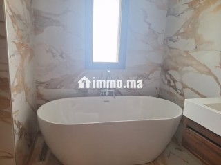 Villa de luxe à vendre à Dar Bouazza.
Surface de 420 m².
Jardin - Villa à vendre - Dar Bouazza