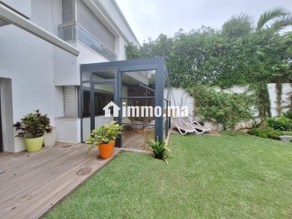 Villa de luxe à vendre à Dar Bouazza.
Surface de 420 m².
Jardin - Villa à vendre - Dar Bouazza