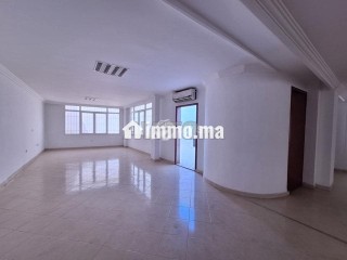 plateau-bureau-de-260-m2-avec-terrasse-a-louer