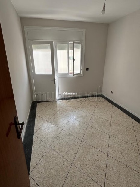 Superbe appartement à louer à Agdal. 2 pièces. Garage et terrasse - Location Immobilier - Rabat - photo 5
