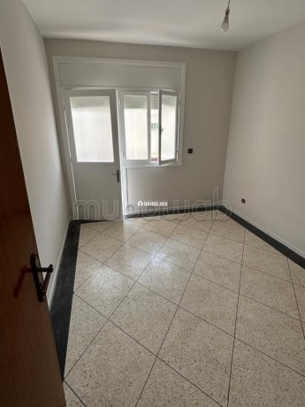 superbe-appartement-a-louer-a-agdal-2-pieces-garage-et-terrasse-big-4
