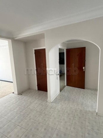 superbe-appartement-a-louer-a-agdal-2-pieces-garage-et-terrasse-big-8
