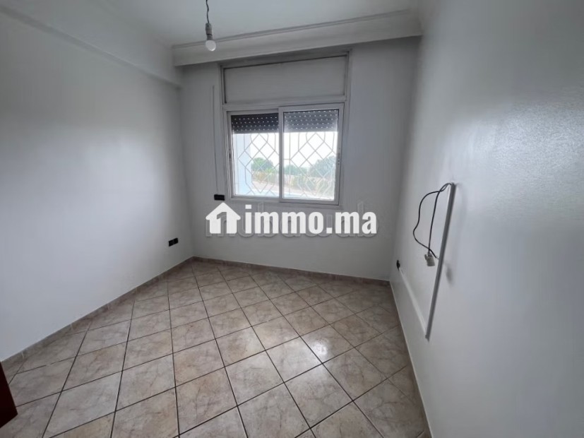 Louez cet appartement à Harhoura. Surface de 120 m². Salon traditionnel et porte blindée - Location Immobilier - Autre - photo 3